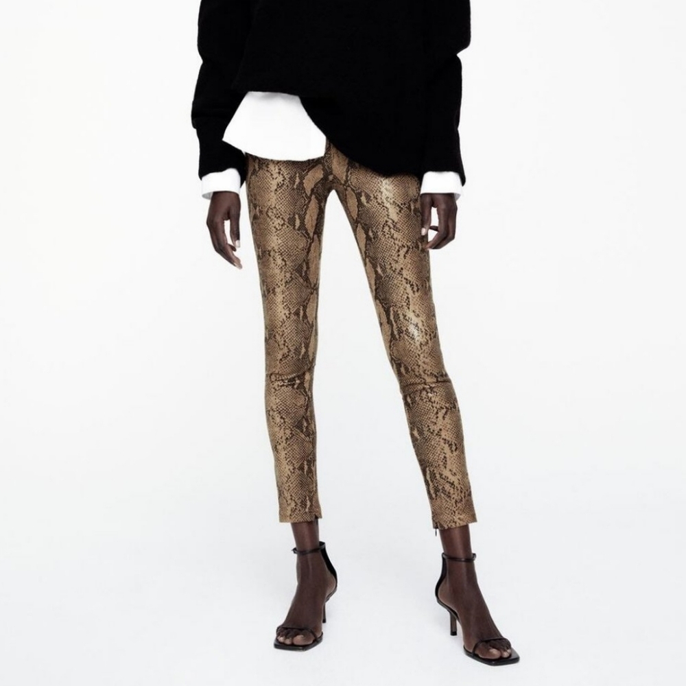 🆕️• Zara Snake Print Legging Pants •